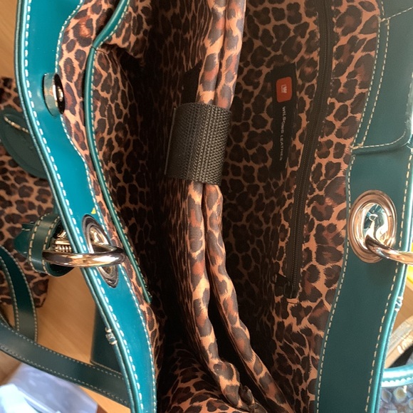 Teal Wilson’s leather bag - Picture 3 of 9